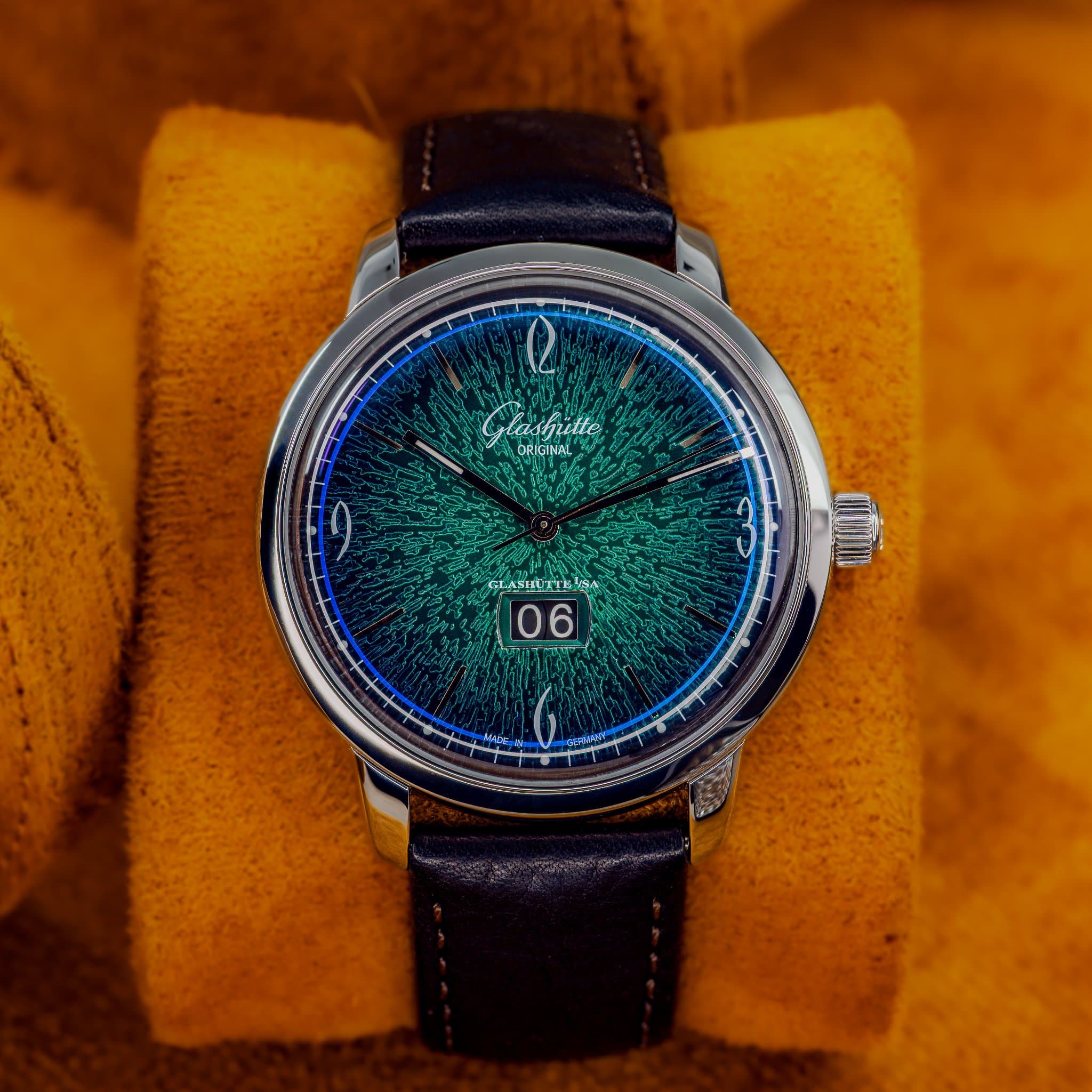 Glashütte Original Sixties Panorama Date (Ref. 2-39-47-04-02-04) — photo 9