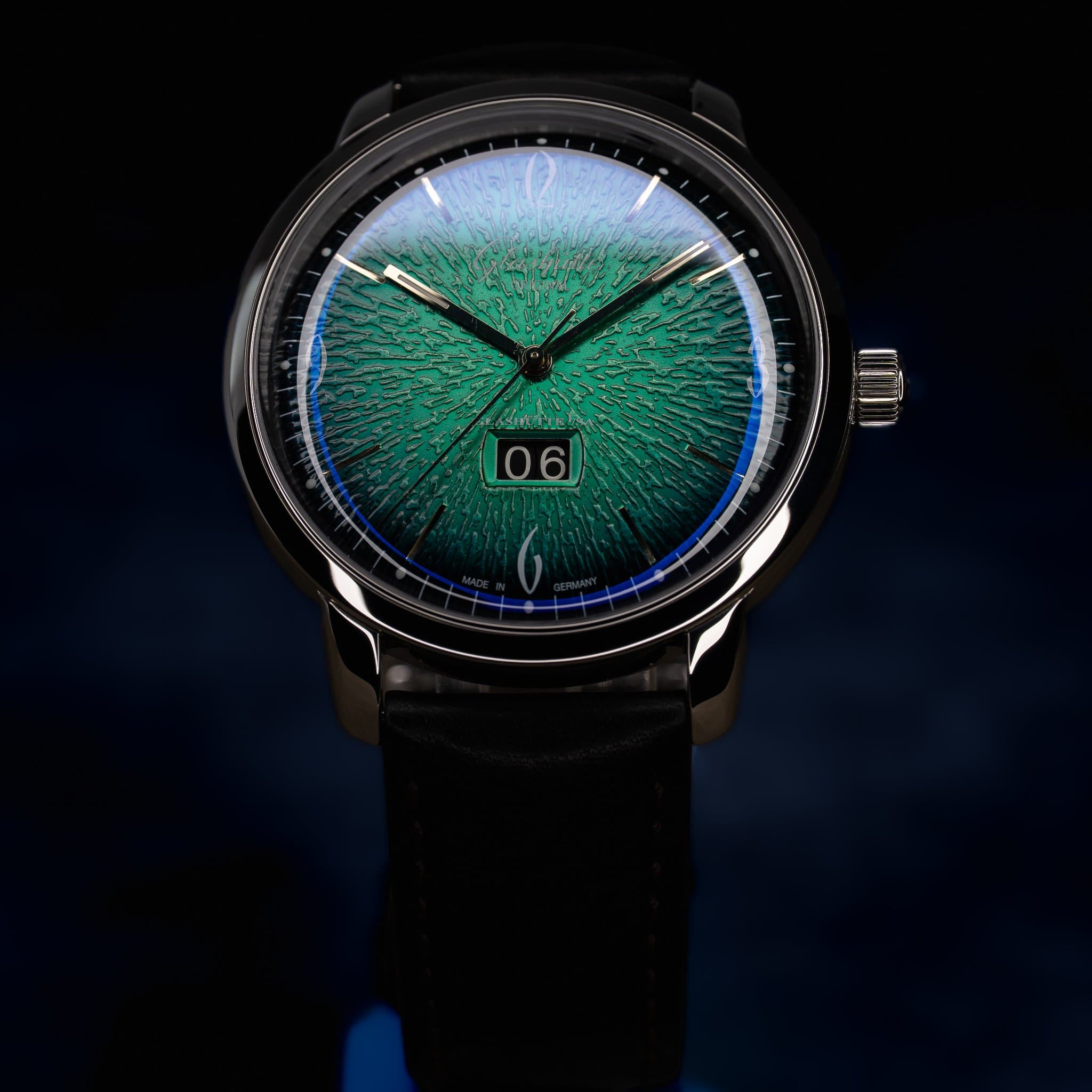 Glashütte Original Sixties Panorama Date (Ref. 2-39-47-04-02-04) — photo 3