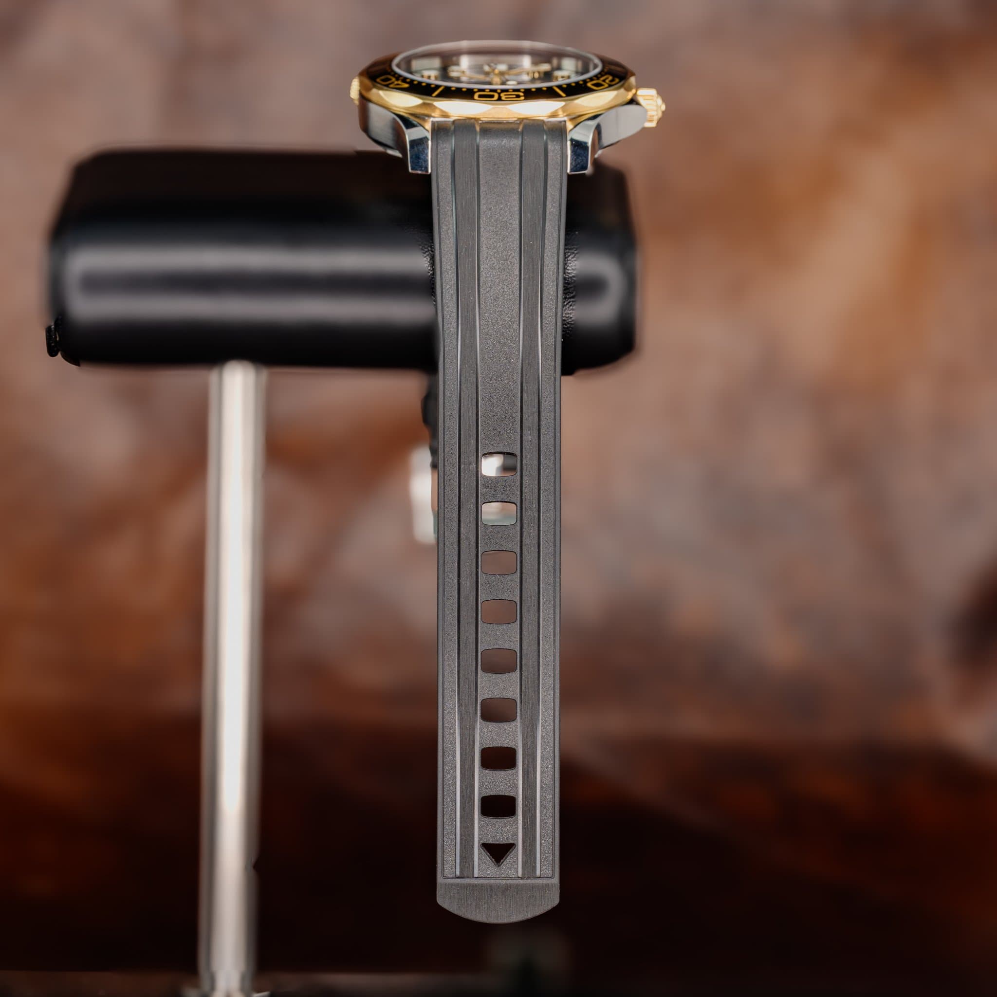 Omega Seamaster Diver 300M Steel & Gold (Ref. 210.22.42.20.01.001) — photo 10