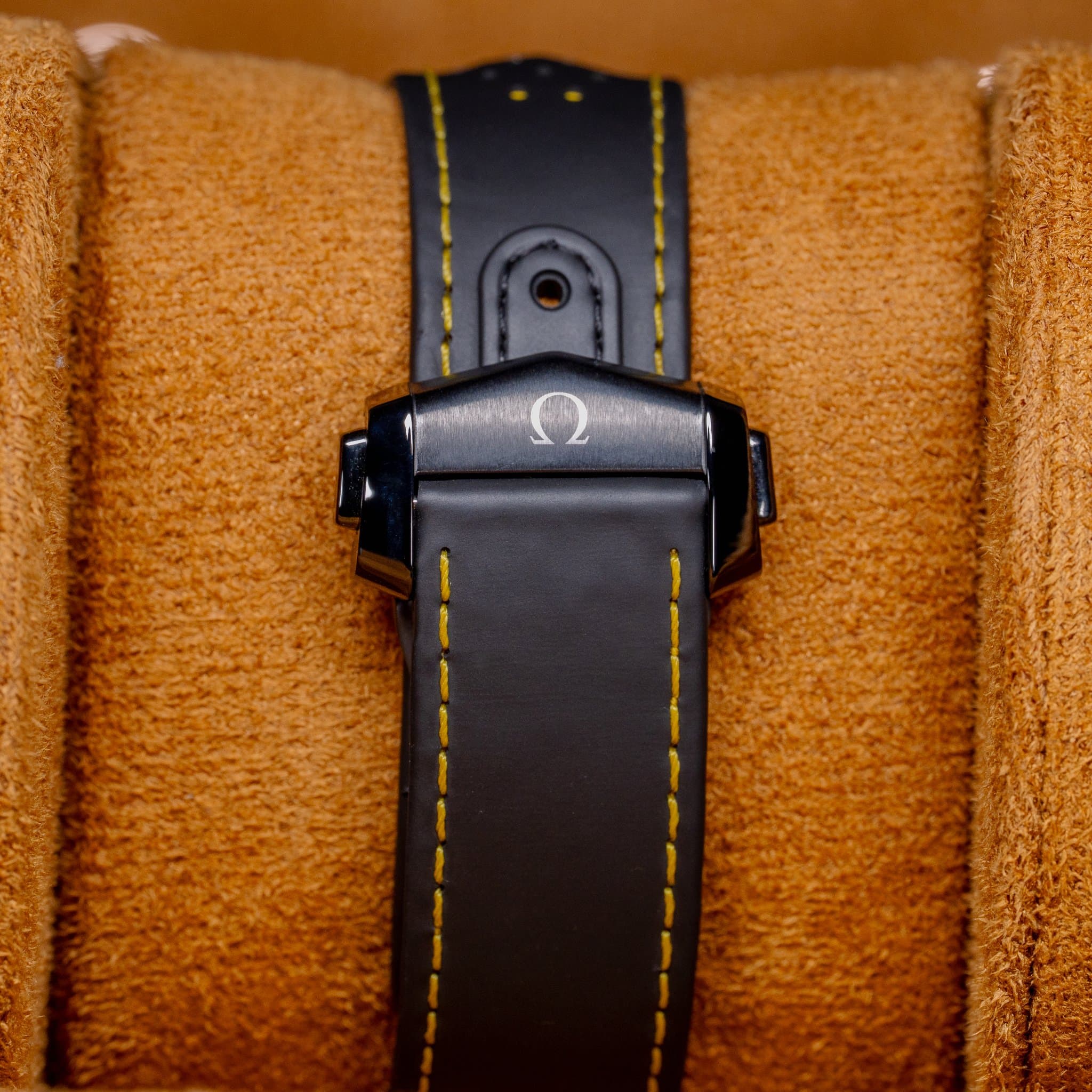 Omega Speedmaster Dark Side of the Moon Apollo 8 (Ref. 310.92.44.50.01.001) — photo 11