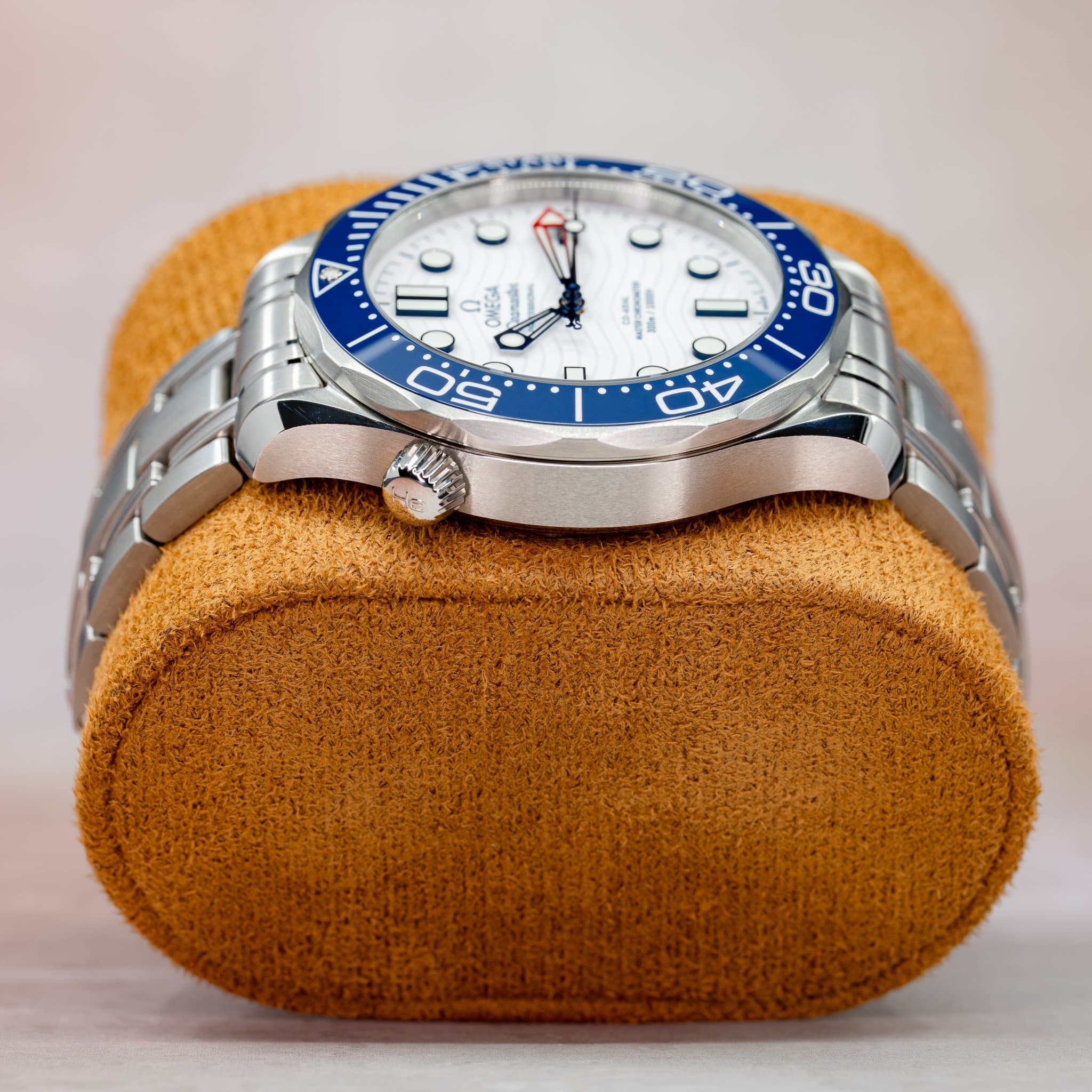 Omega Seamaster Diver 300M America's Cup Edition (Ref. 210.30.42.20.04.002) — photo 11